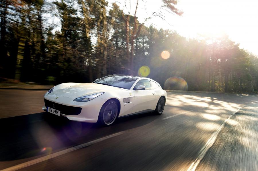  Ferrari GTC4Lusso T 2017 года  (UK) (фото 9 из 18)